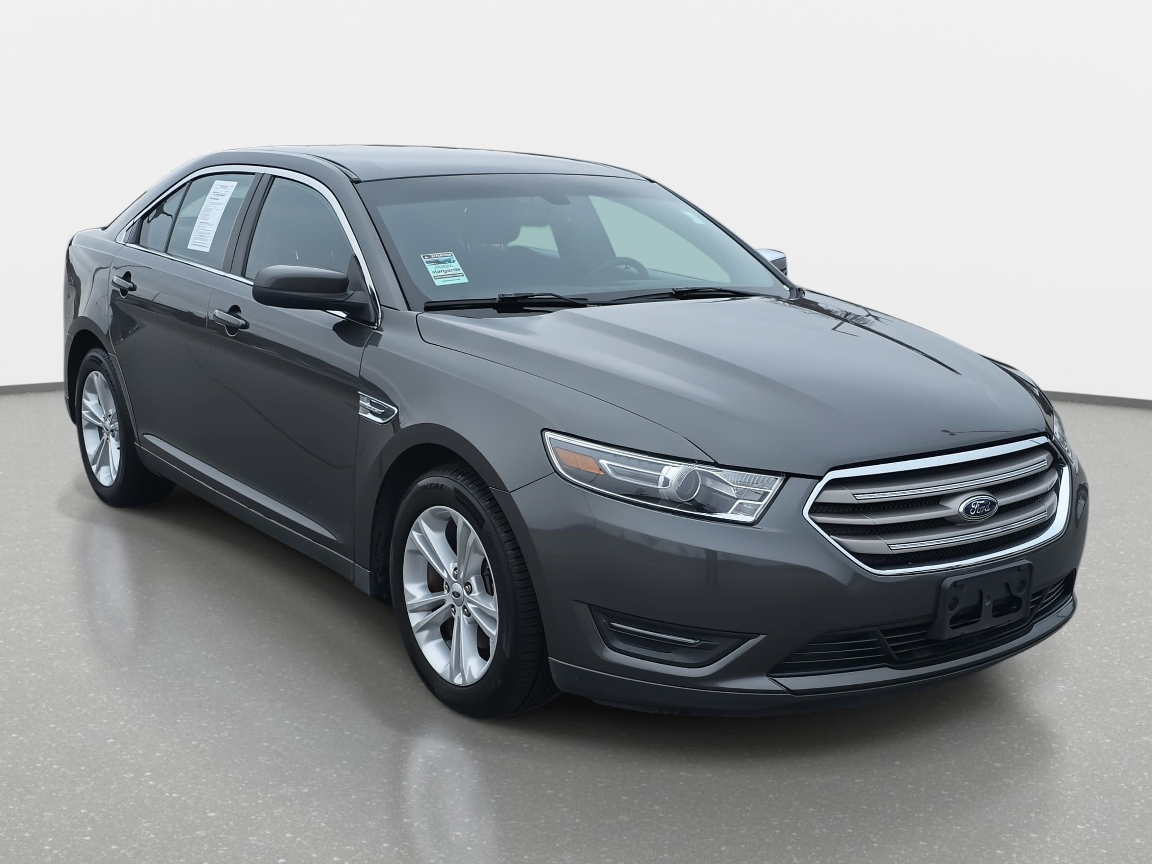 Used 2016 Ford Taurus SEL image 3