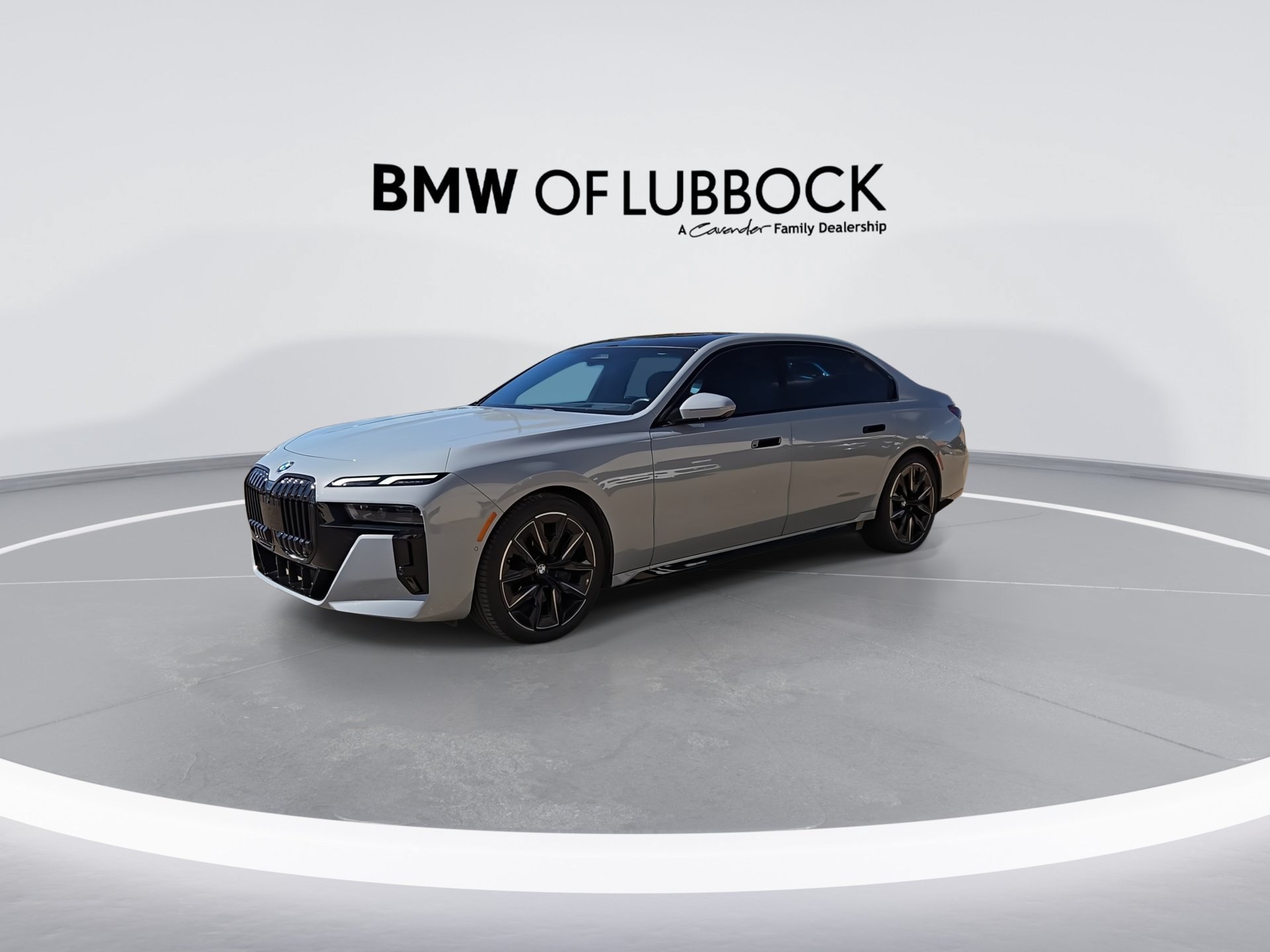Used 2023 BMW 740i w/ Parking Assistance Package RWD image 4