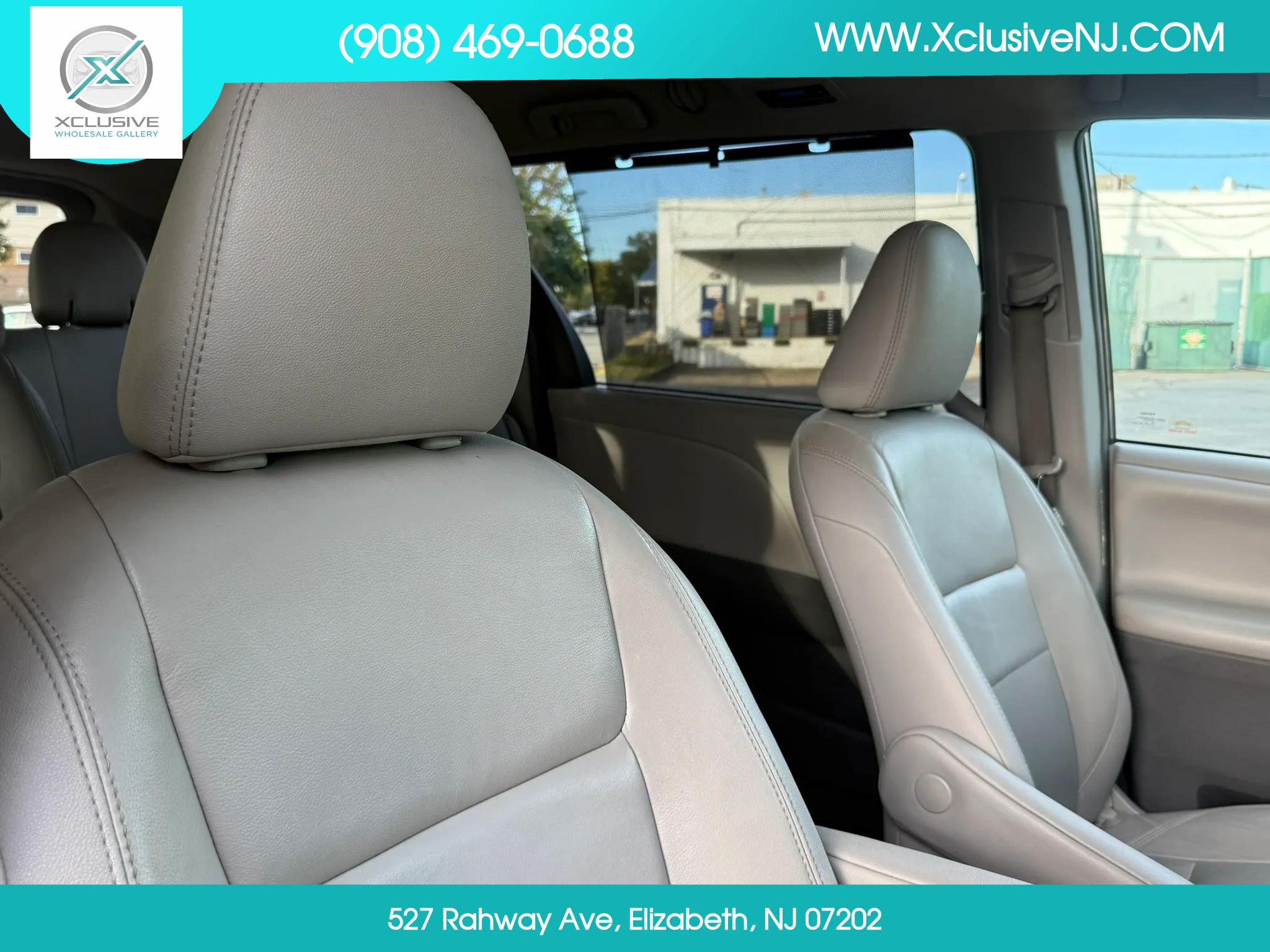 Used 2019 Toyota Sienna XLE Premium w/ Carpet Mat Package FWD image 27