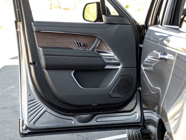 New 2026 Land Rover Range Rover Long Wheelbase Autobiography AWD/4WD image 12
