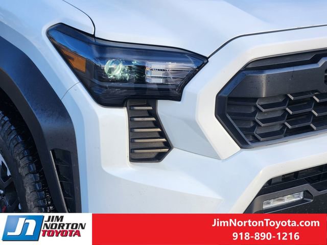 Used 2025 Toyota Tacoma TRD Off-Road image 10