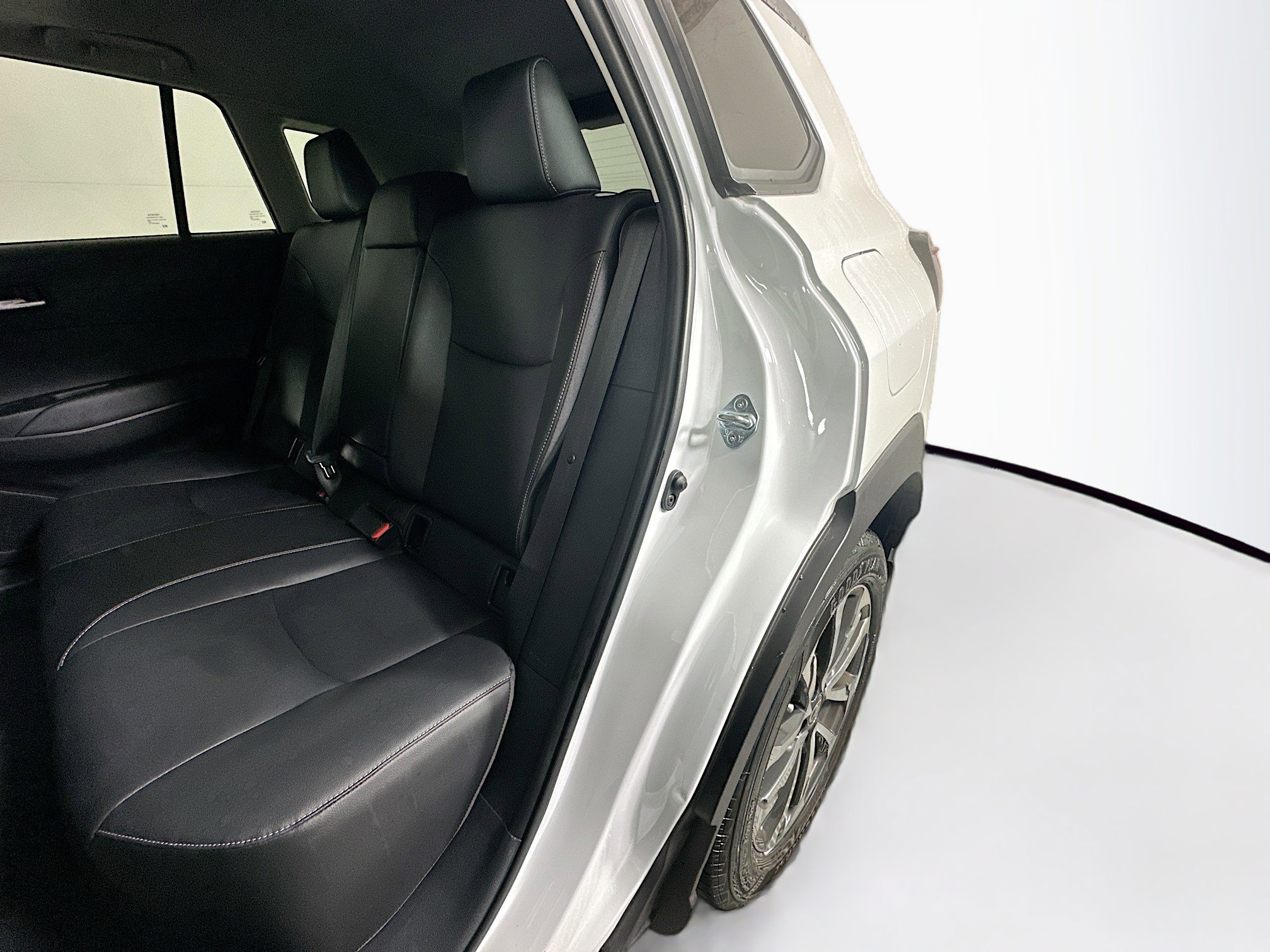 Used 2023 Toyota Corolla Cross XLE w/ Convenience Package AWD/4WD image 26