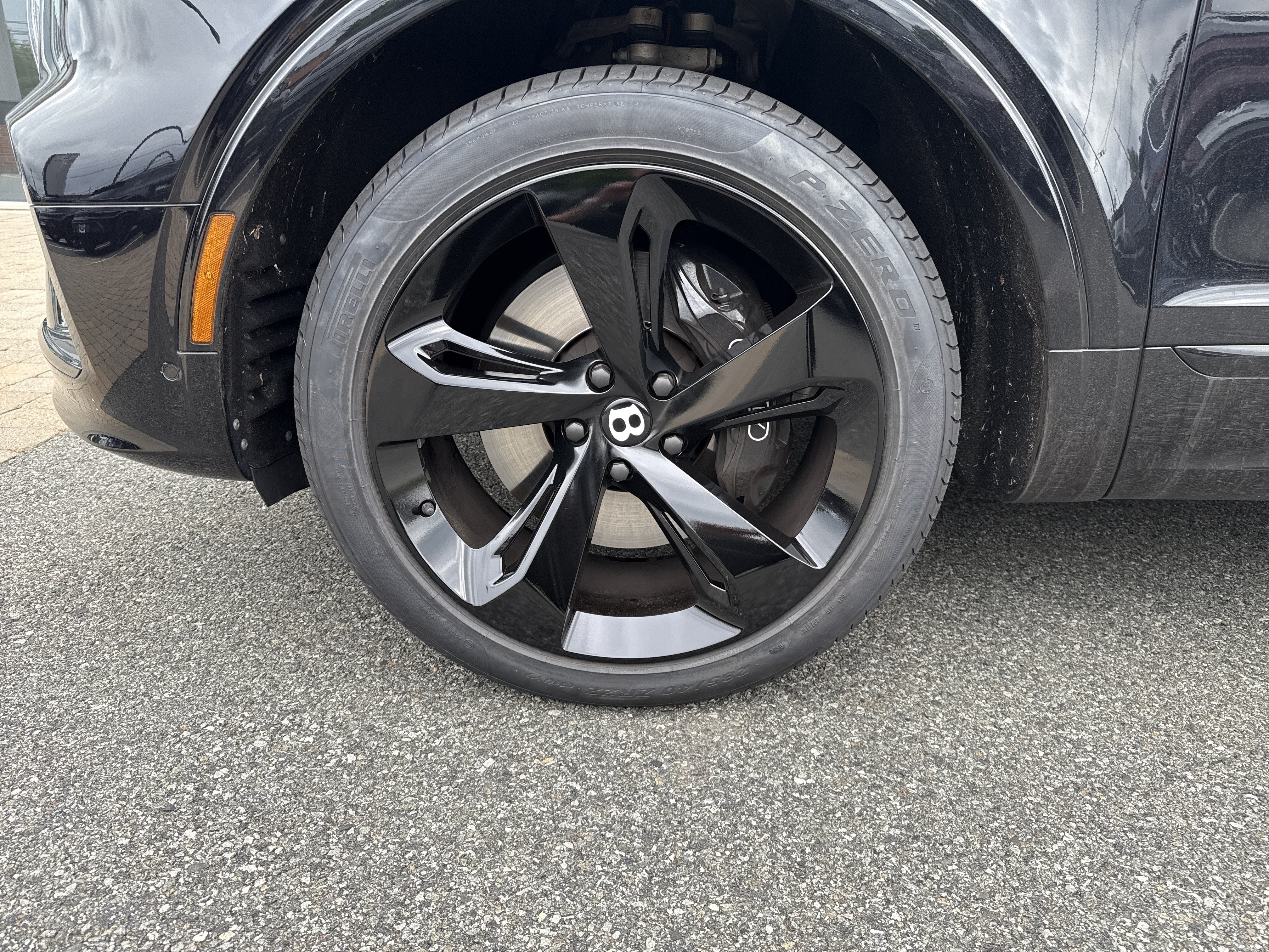 Used 2023 Bentley Bentayga AWD/4WD image 6