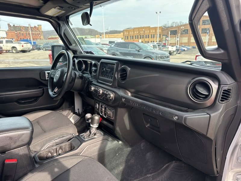 Used 2023 Jeep Wrangler Unlimited w/ Cold Weather Group image 10