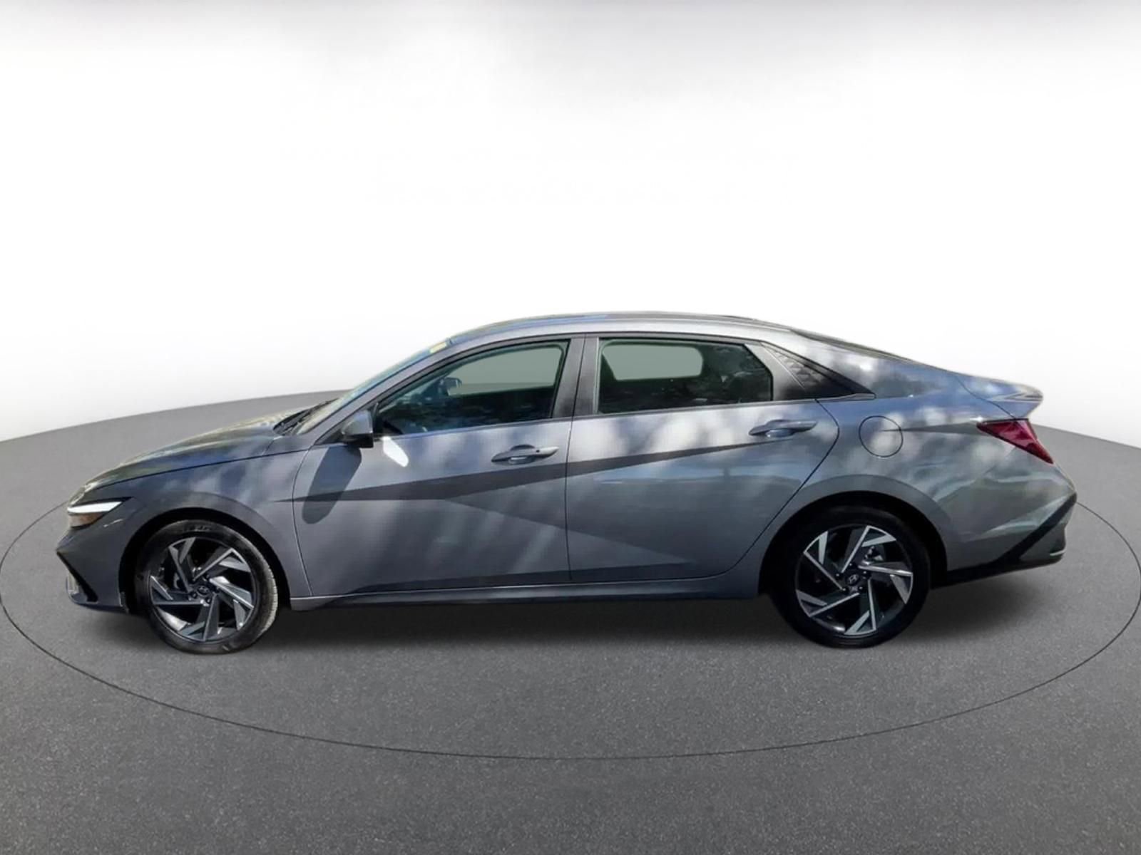 Used 2025 Hyundai Elantra SEL image 8