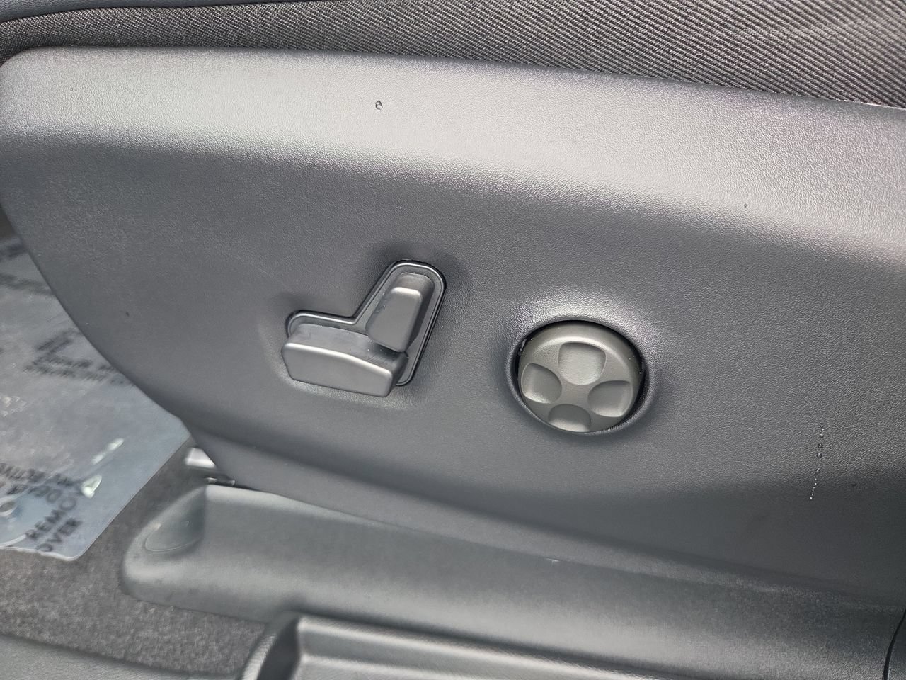 New 2027 Chrysler Pacifica Select w/ Family Tech Group FWD image 21