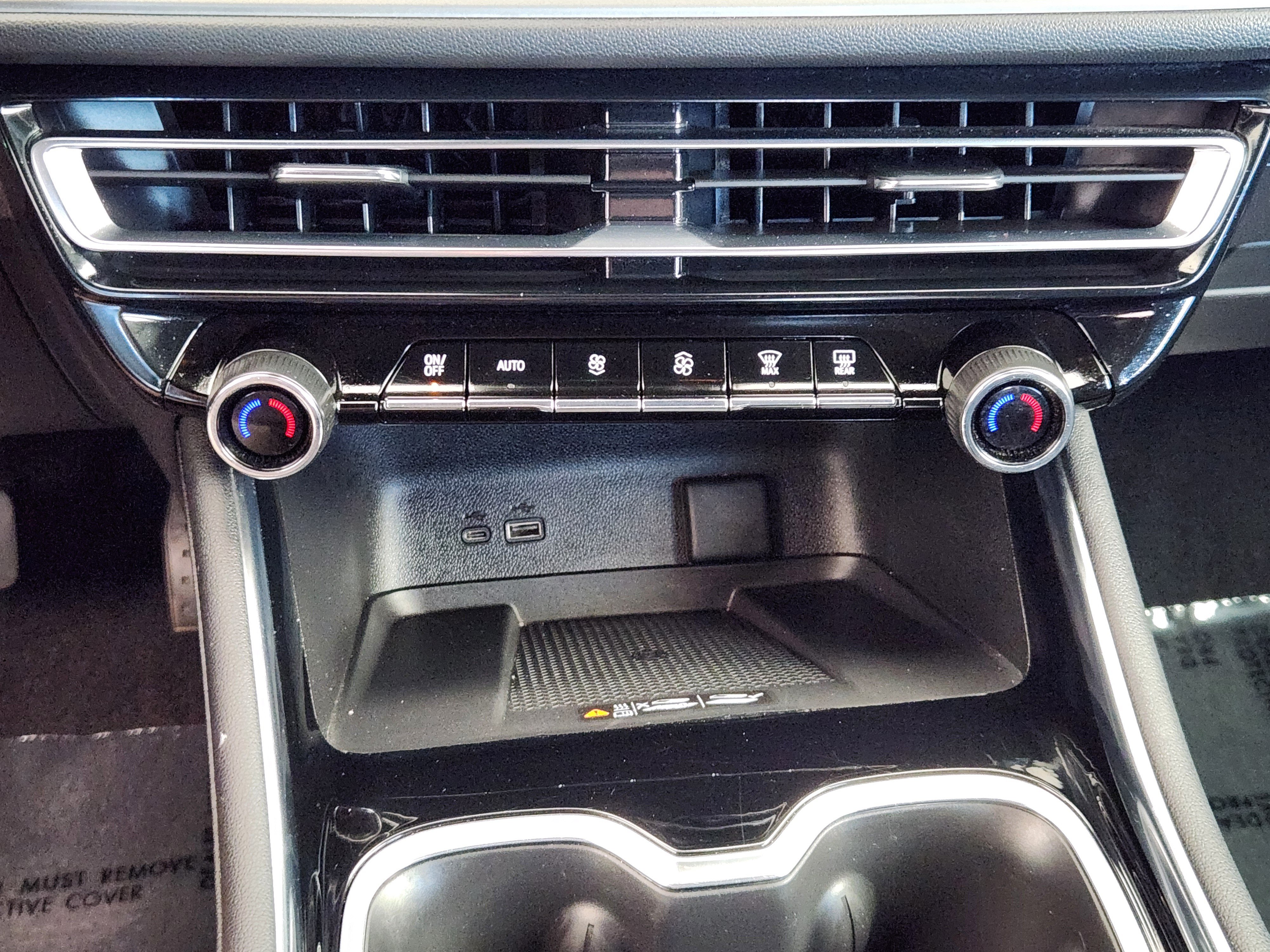 Certified 2025 Chevrolet Traverse LT FWD image 19