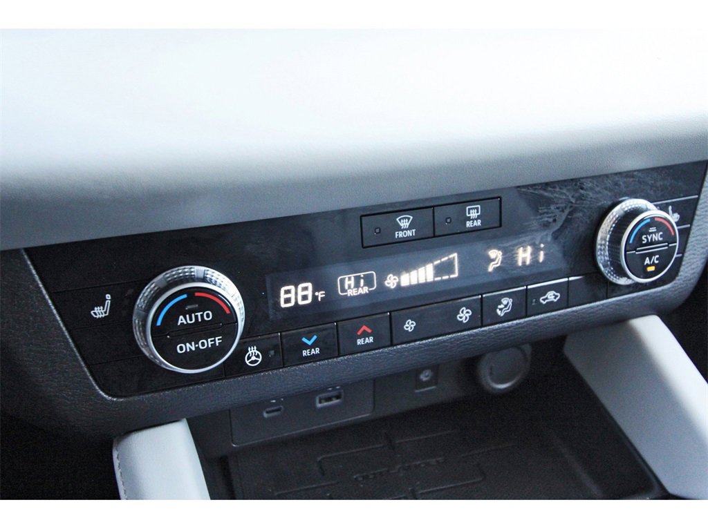 Used 2024 Mitsubishi Outlander SEL image 27