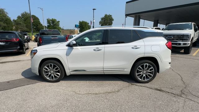 Used 2024 GMC Terrain Denali w/ Denali Premium Package AWD/4WD image 5