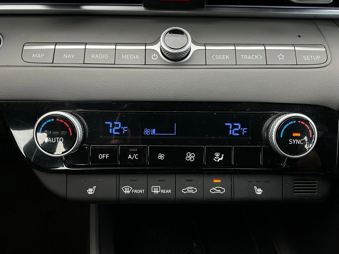 Used 2025 Hyundai Elantra SEL image 27