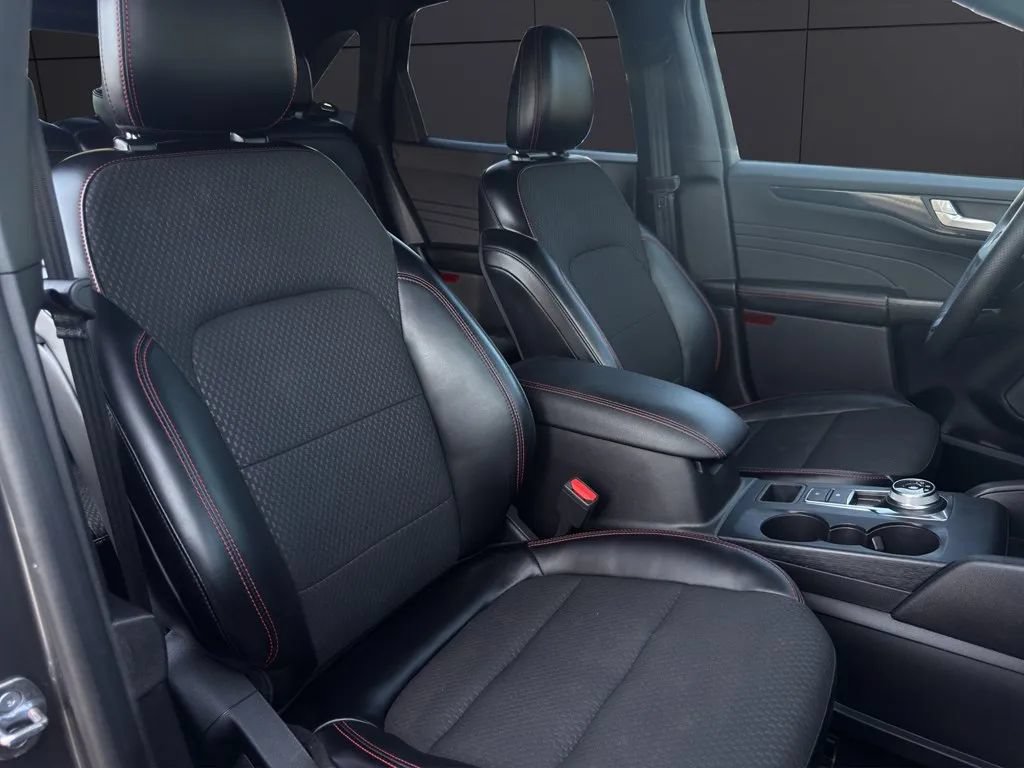 Used 2024 Ford Escape ST-Line w/ Tech Pack #1 FWD image 12