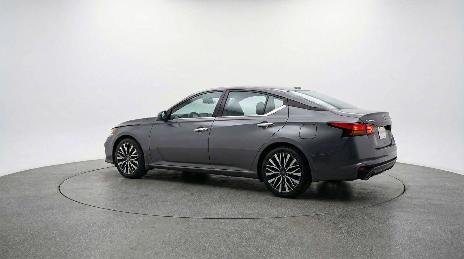 Used 2025 Nissan Altima 2.5 SV FWD image 6