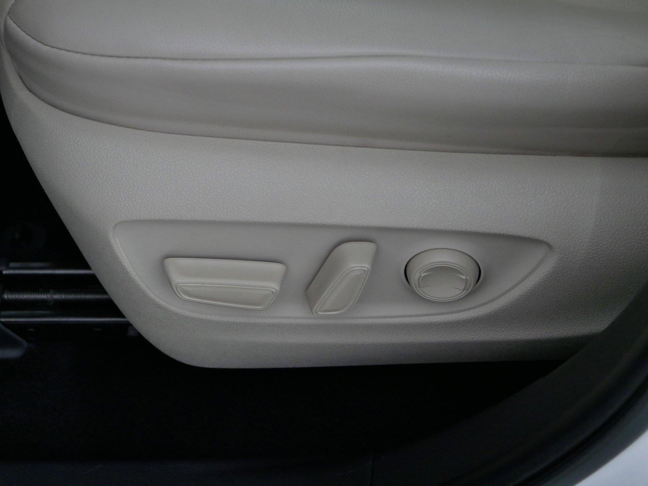 Used 2022 Toyota Highlander XLE AWD/4WD image 20