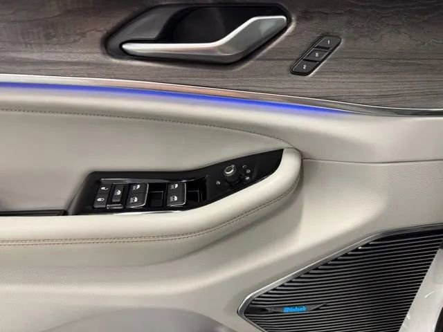 Used 2022 Jeep Grand Cherokee Overland image 15