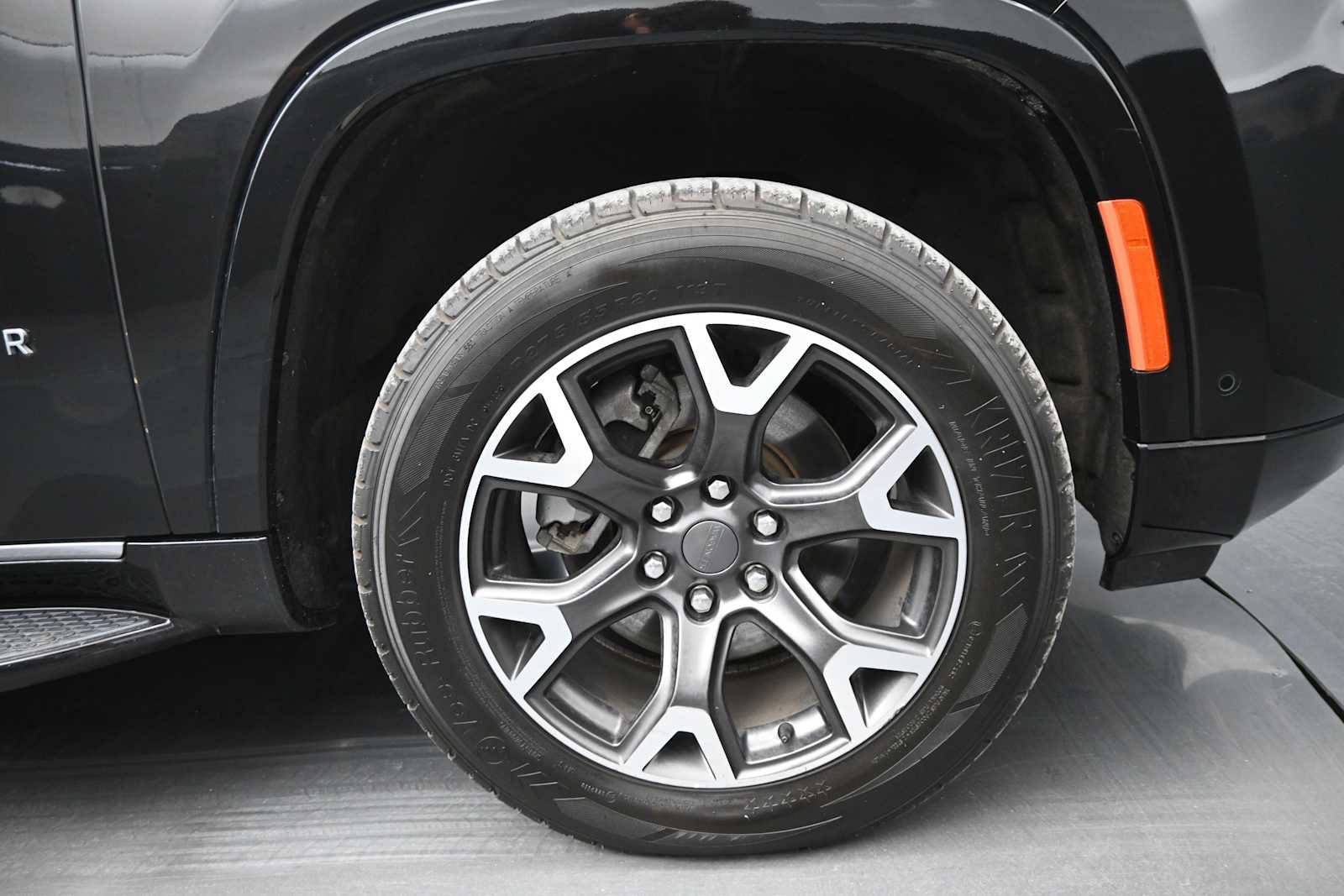Used 2024 Jeep Wagoneer Series III AWD/4WD image 10