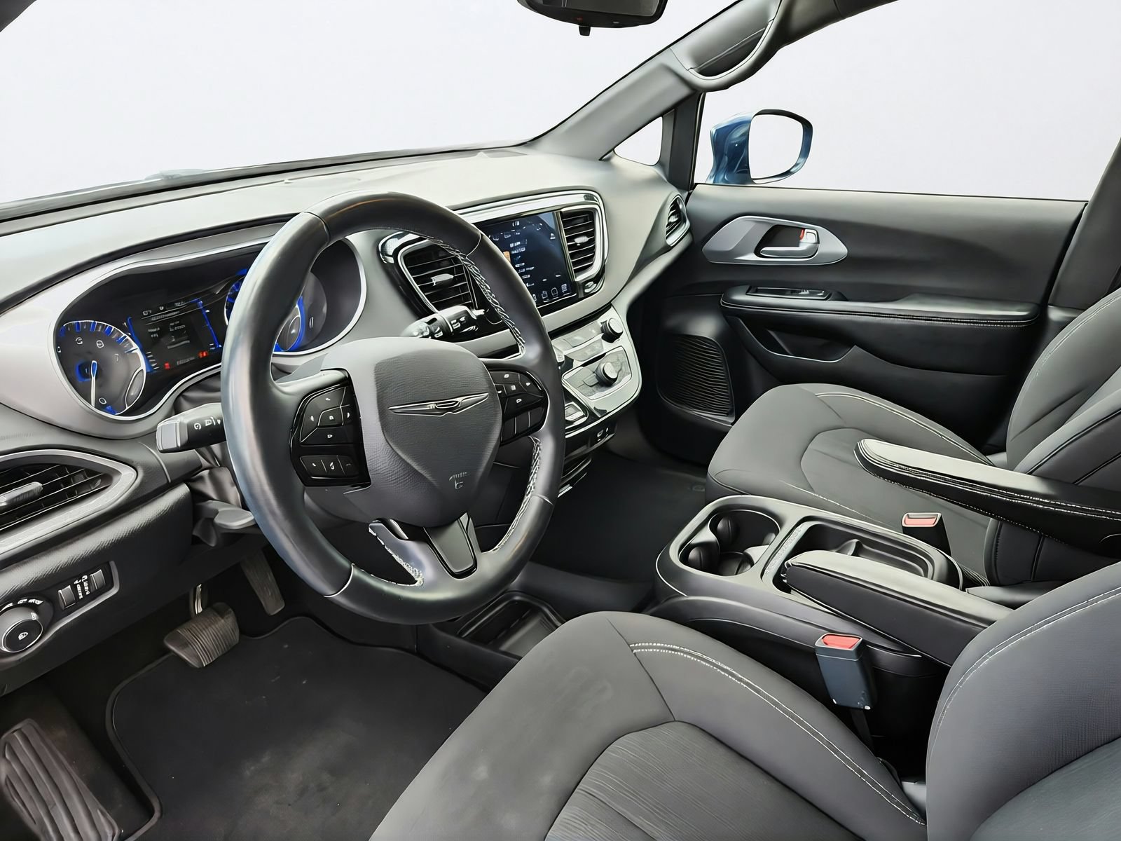 Used 2018 Chrysler Pacifica Touring Plus FWD image 11