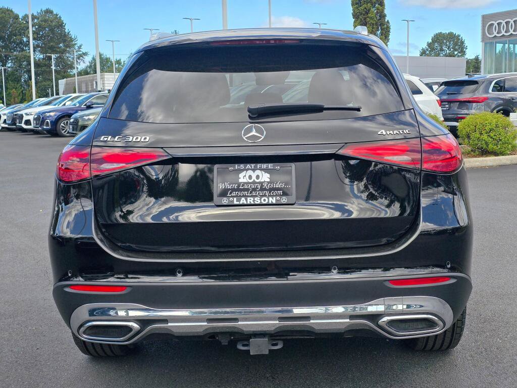 Used 2024 Mercedes-Benz GLC 300 4MATIC w/ Driver Assistance Package image 5