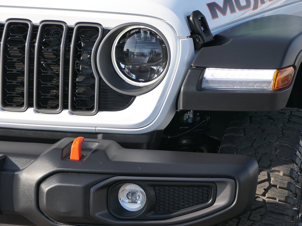 Used 2025 Jeep Gladiator Mojave w/ Convenience Group AWD/4WD image 9