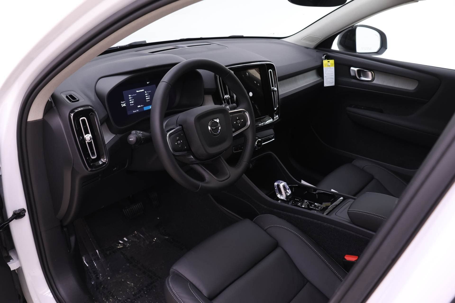 New 2026 Volvo XC40 B5 Plus w/ Protection Package Premier AWD/4WD image 6