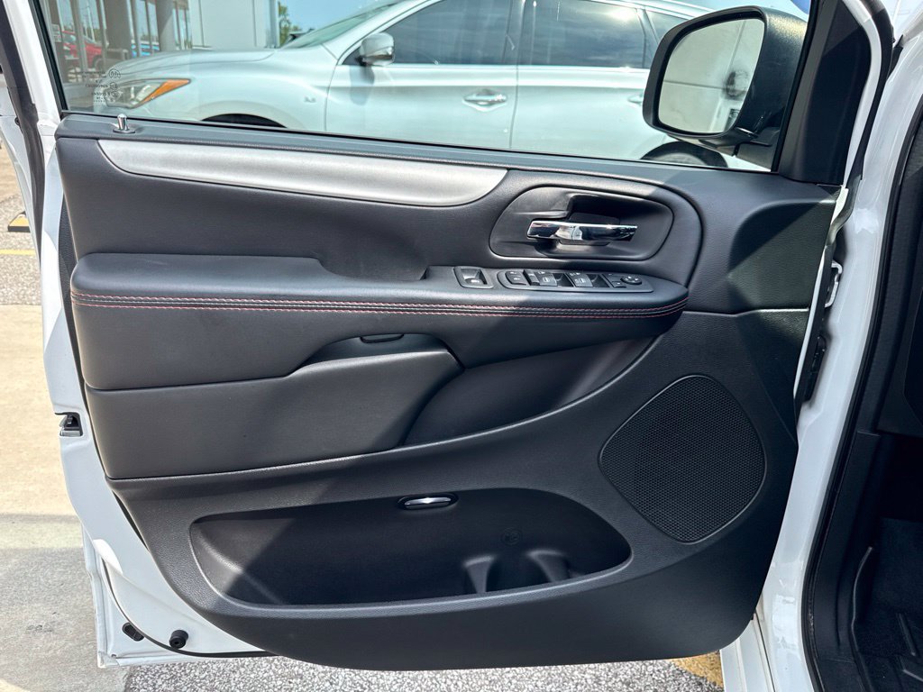 Used 2019 Dodge Grand Caravan GT FWD image 19