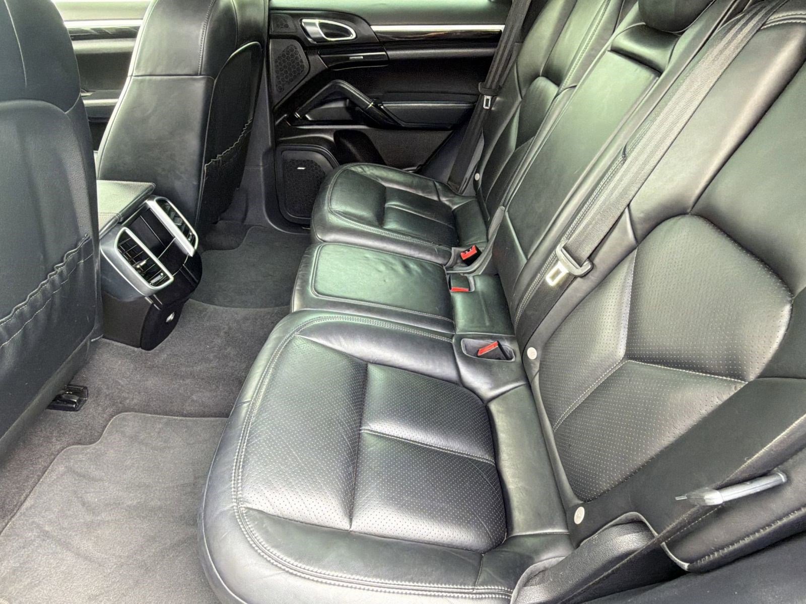Used 2017 Porsche Cayenne S AWD/4WD image 28