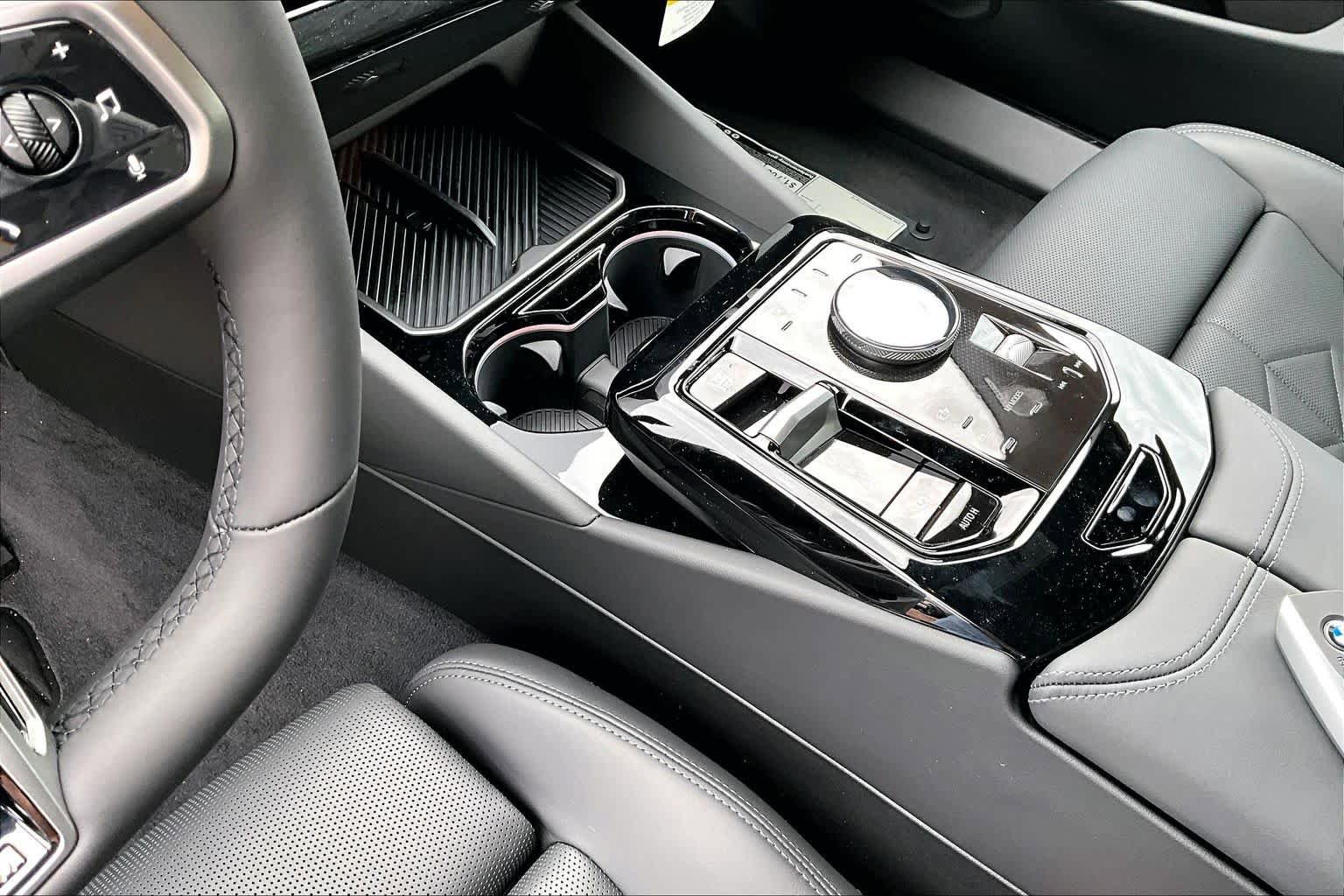 New 2027 BMW 550e xDrive AWD/4WD image 8
