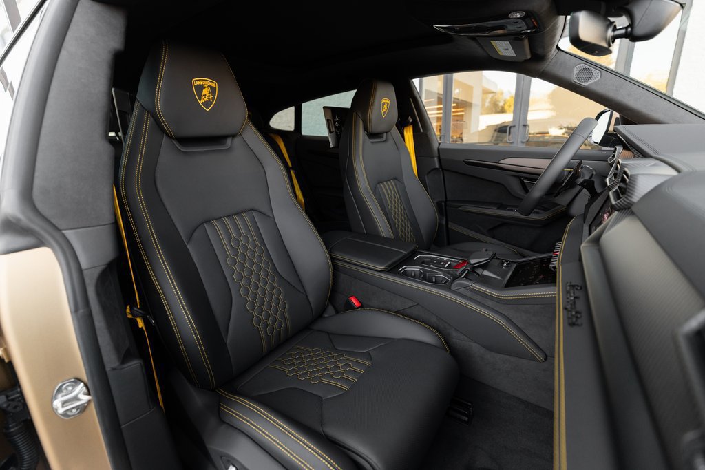 Used 2025 Lamborghini Urus SE AWD/4WD image 26