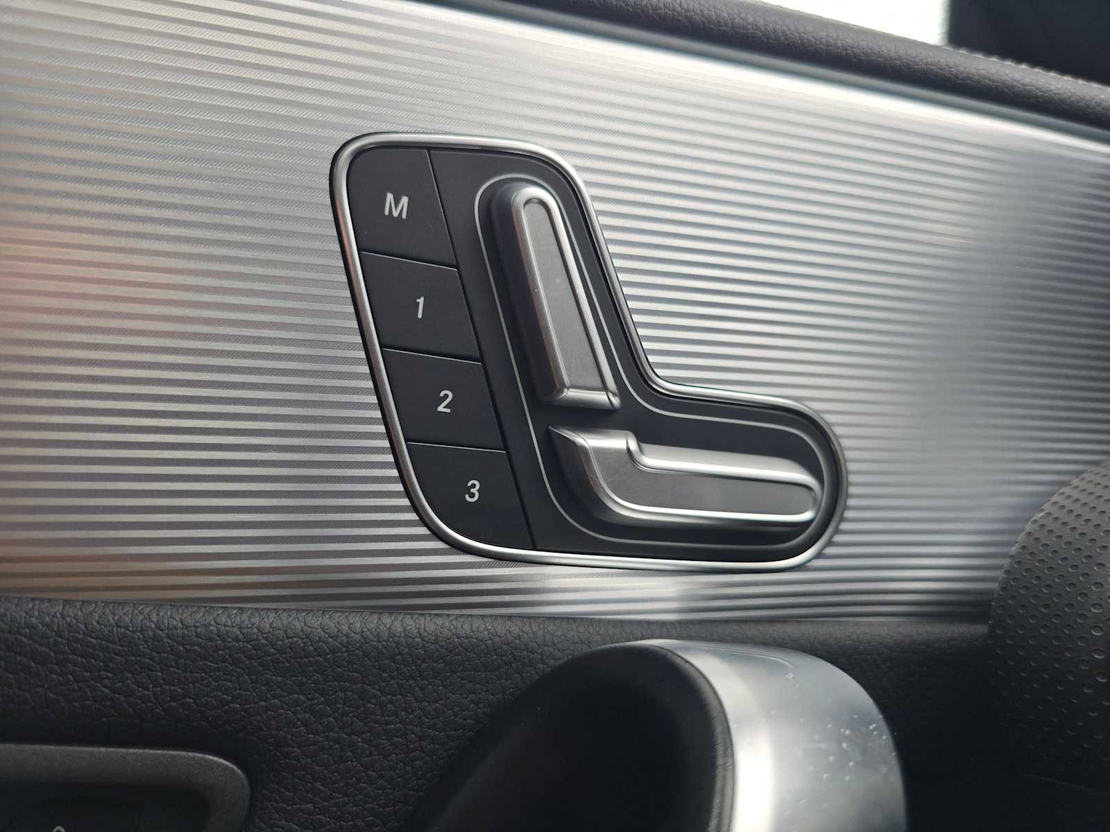 Used 2021 Mercedes-Benz CLA 250 image 31