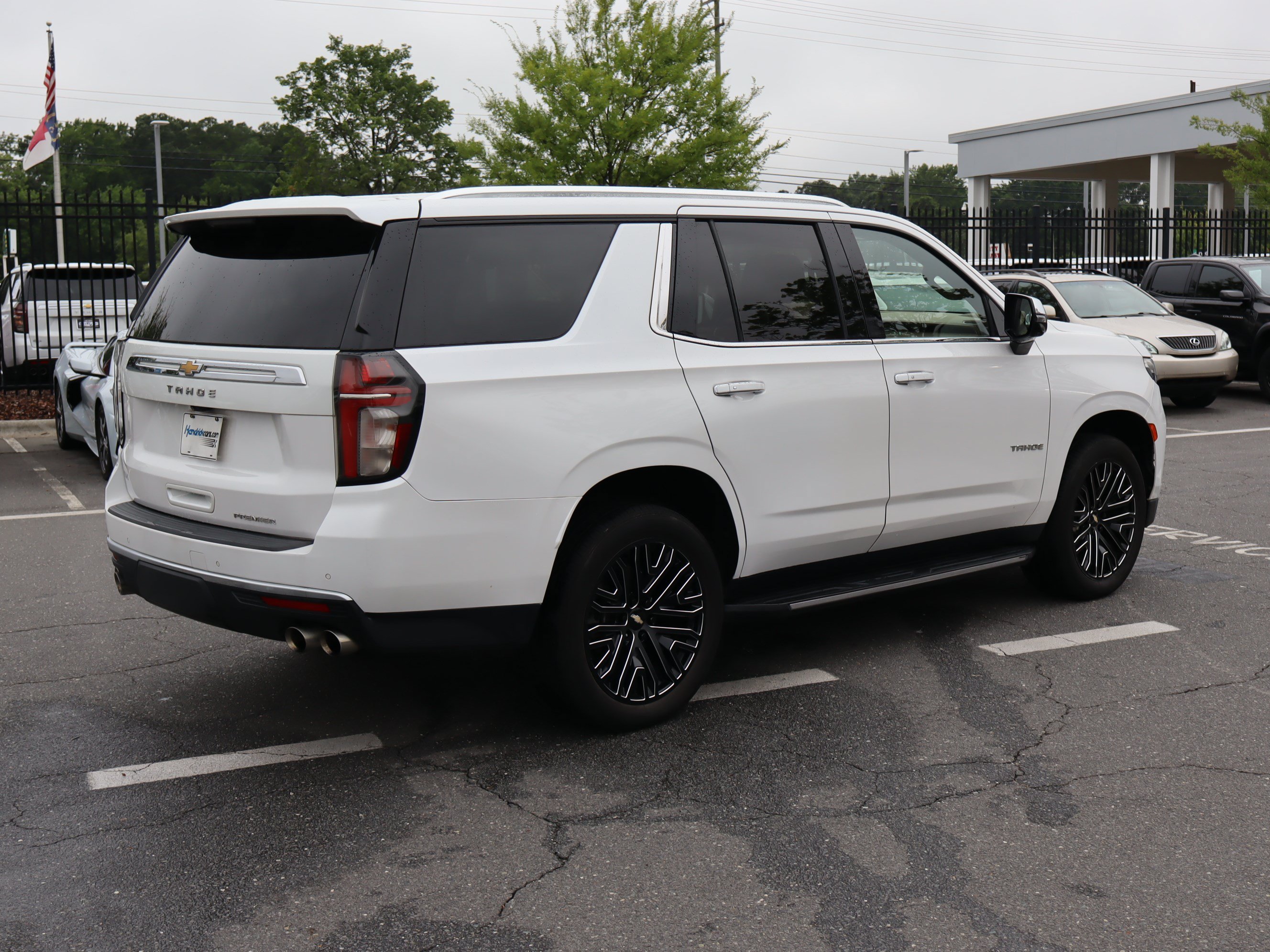 Used 2021 Chevrolet Tahoe Premier w/ Premium Package RWD image 10