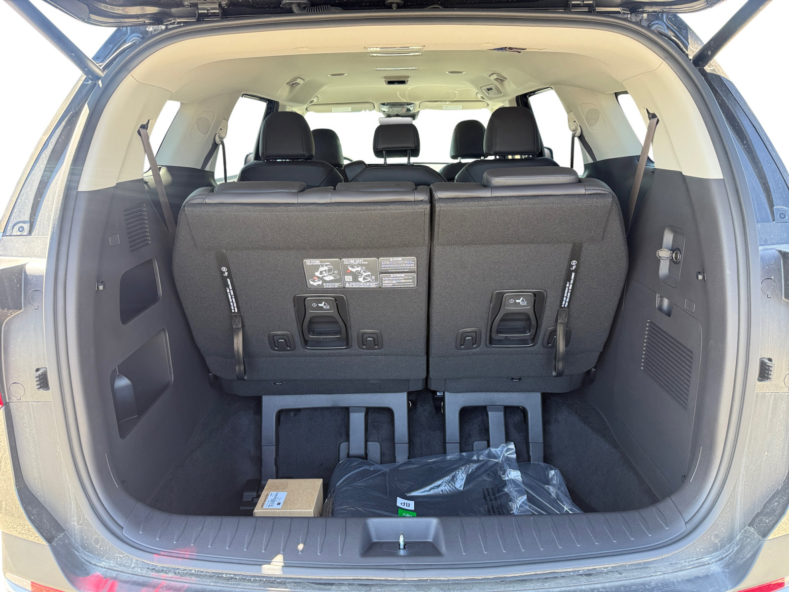 New 2026 Kia Carnival EX FWD image 17