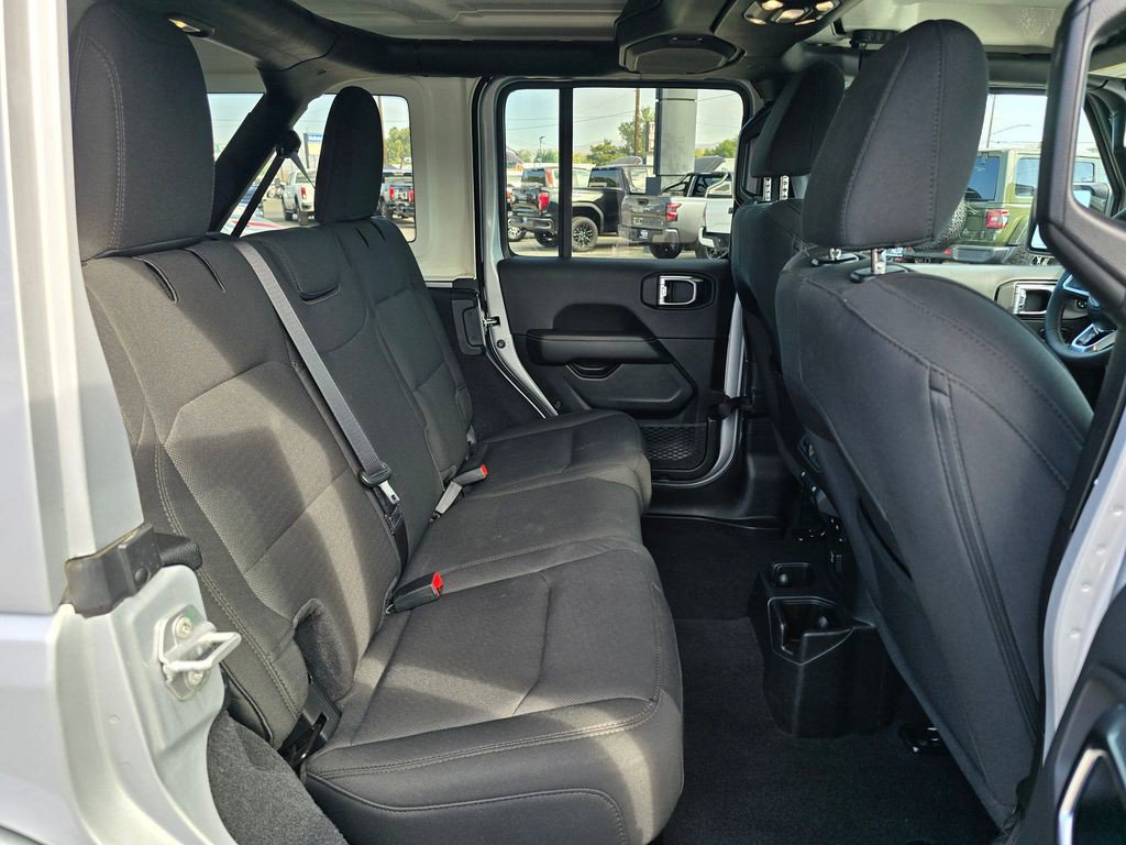 Used 2023 Jeep Wrangler Unlimited Sahara w/ Cold Weather Group AWD/4WD image 12