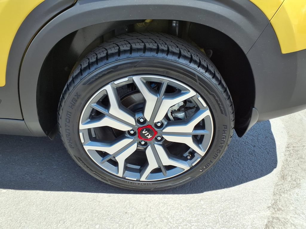 Used 2021 Kia Seltos SX w/ SX Sunroof Package AWD/4WD image 15