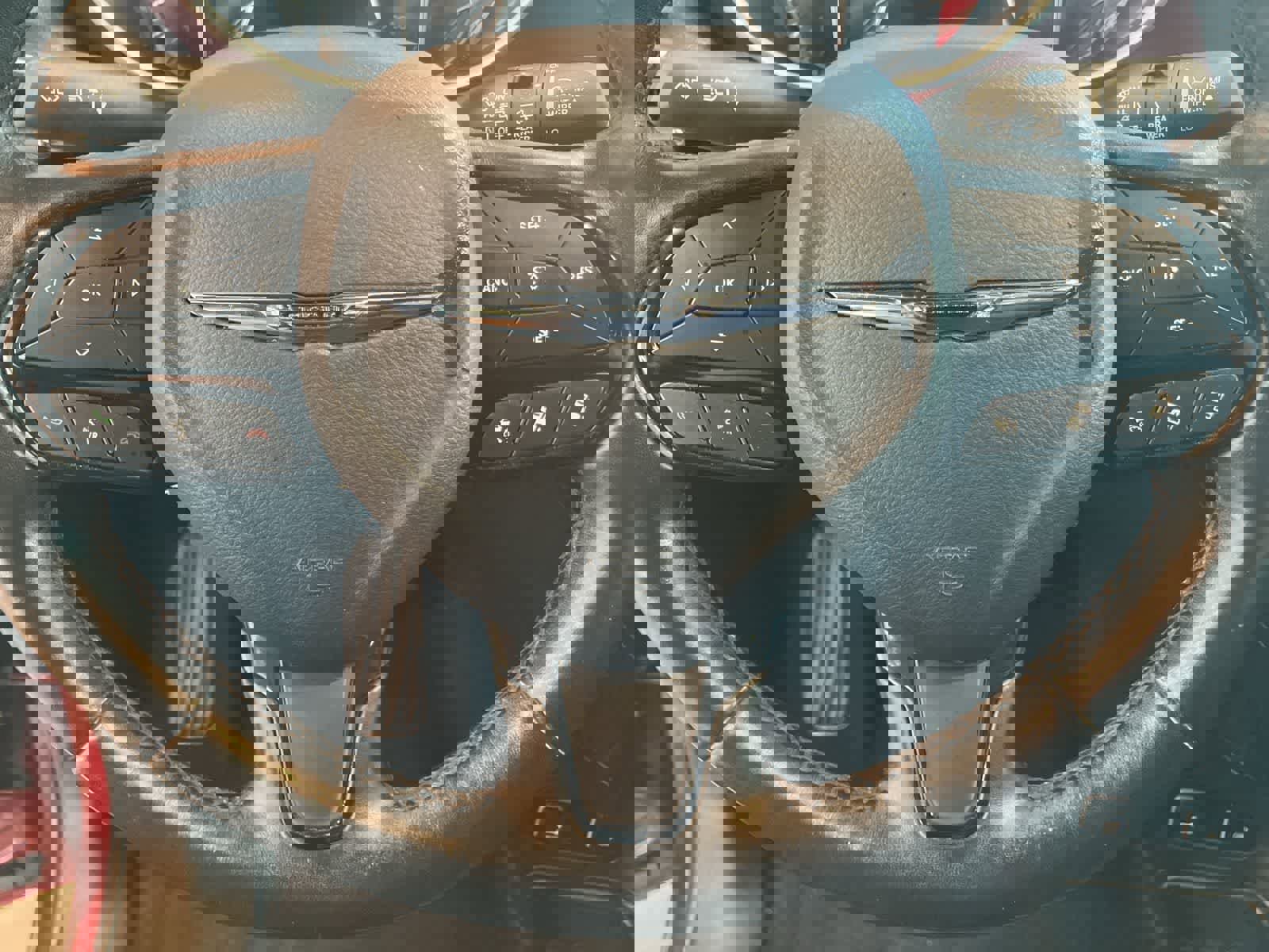 Used 2020 Chrysler Pacifica Touring-L FWD image 17