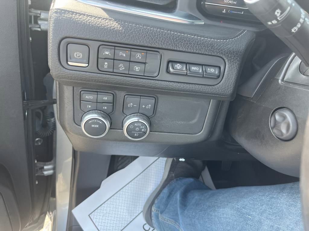 Used 2023 GMC Yukon Denali image 13