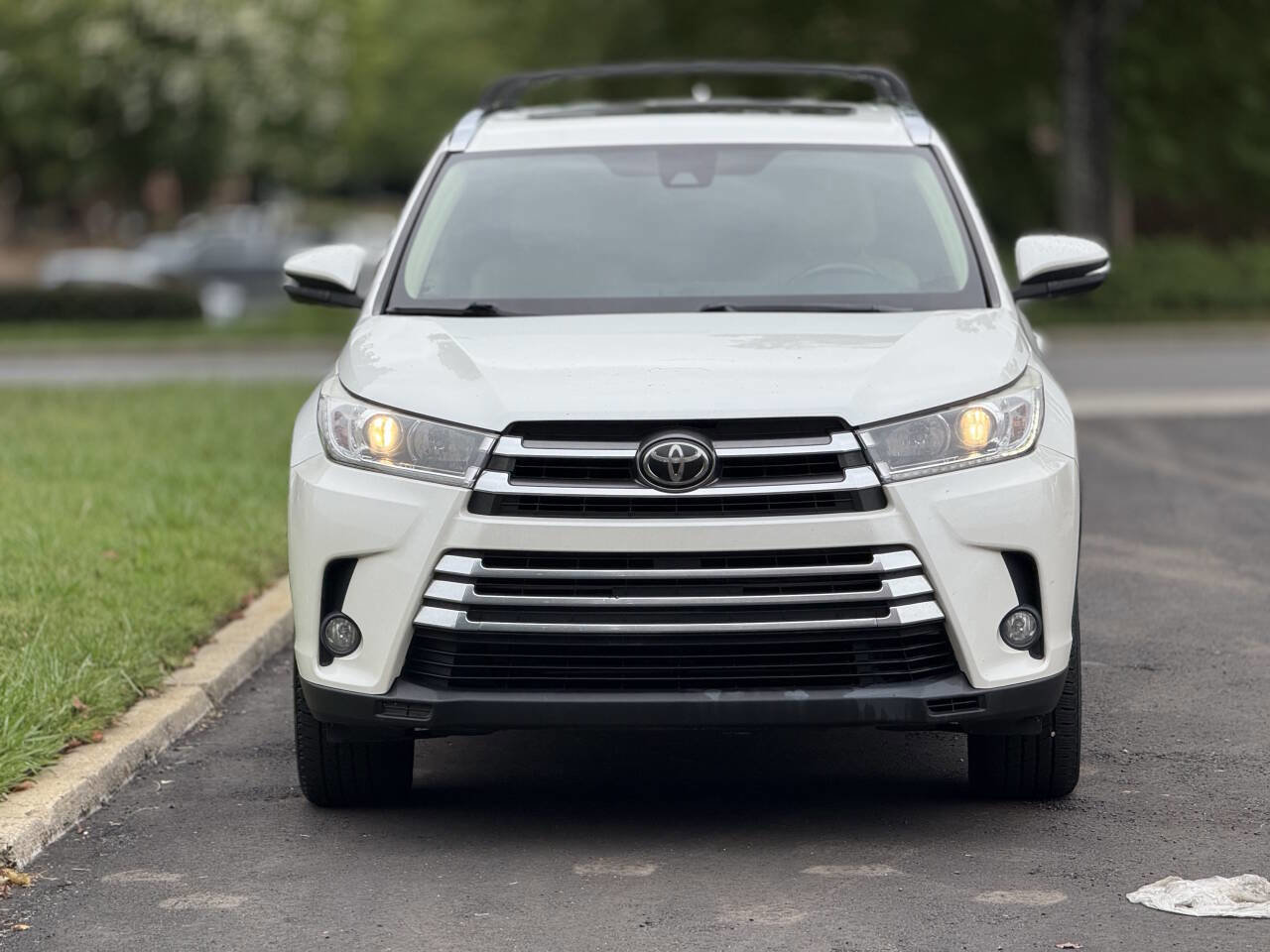Used 2017 Toyota Highlander Limited FWD image 4