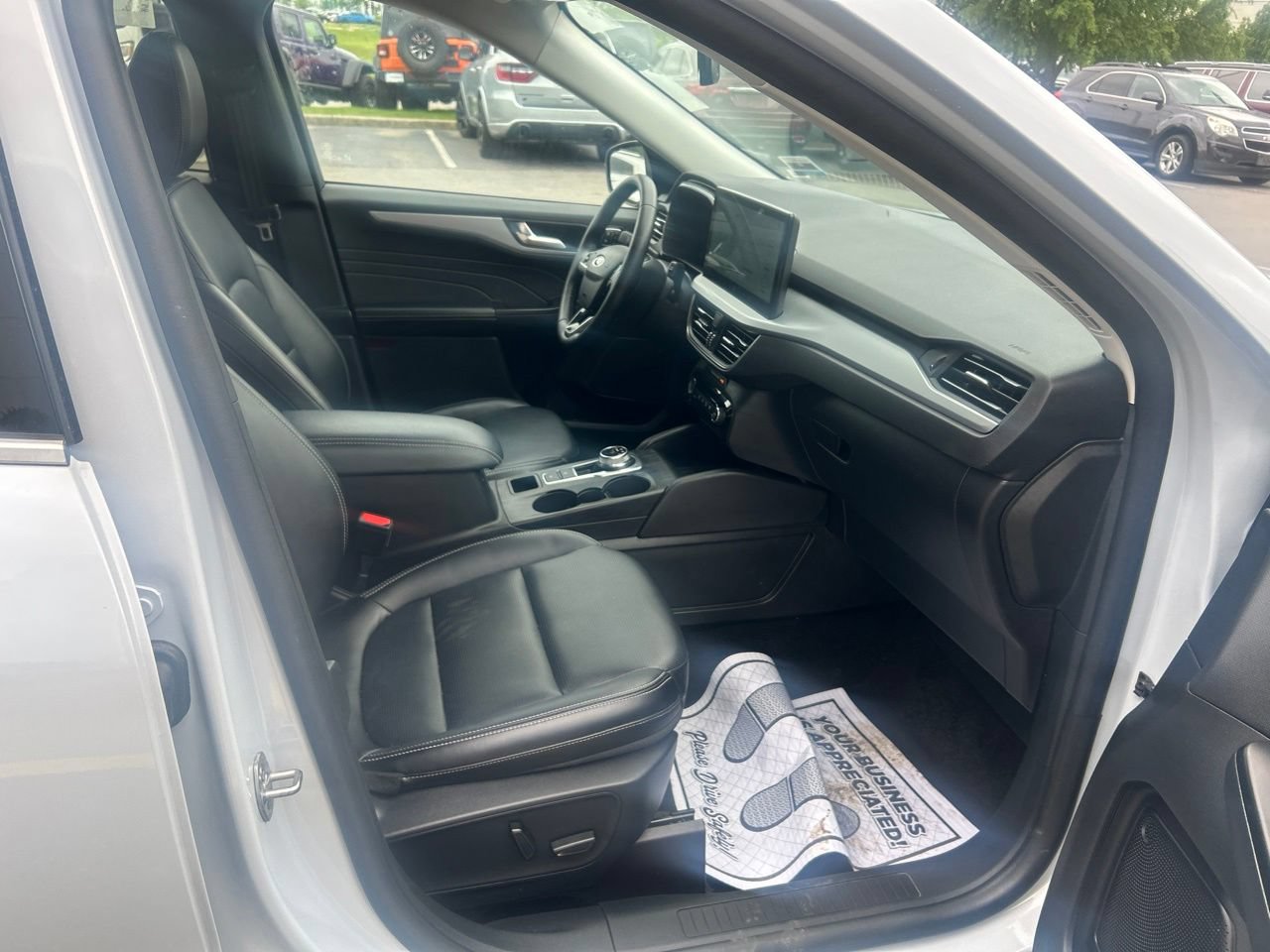 Used 2025 Ford Escape Platinum AWD/4WD image 15