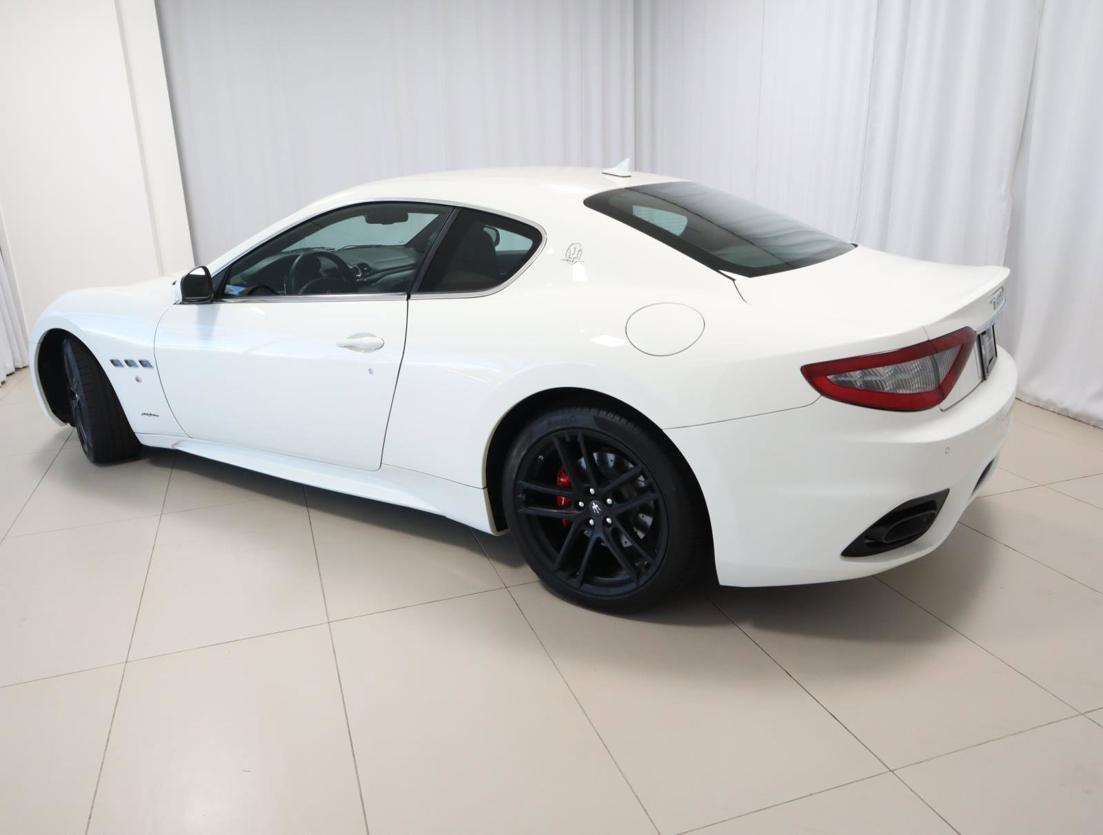 Used 2018 Maserati GranTurismo Sport image 3