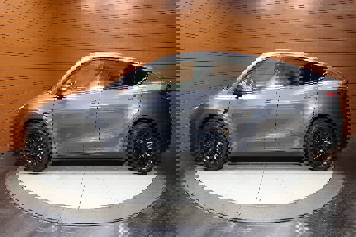 Used 2022 Tesla Model Y Long Range image 31