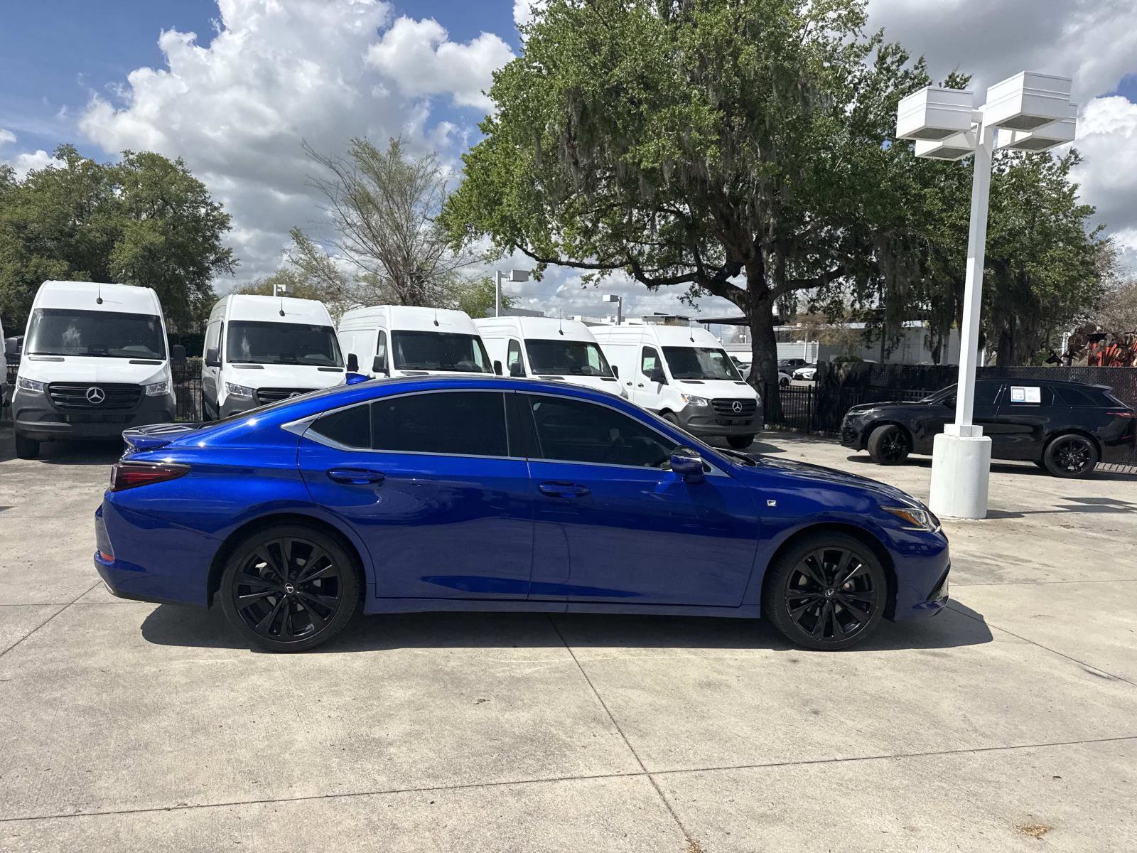 Used 2023 Lexus ES 350 F Sport w/ Accessory Package (Z2) image 2