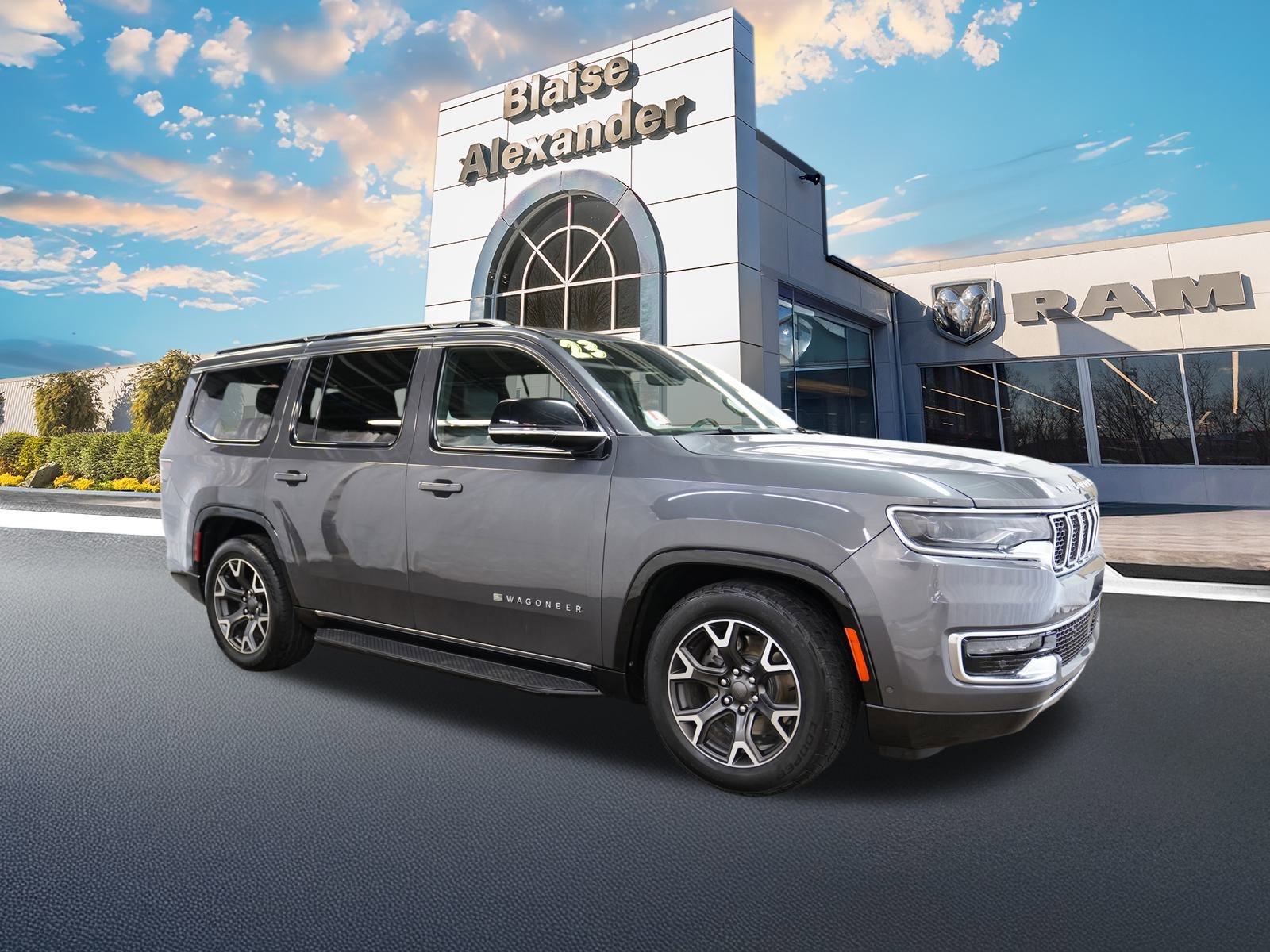 Used 2023 Jeep Wagoneer Series III w/ Preferred Equipment Group image 1