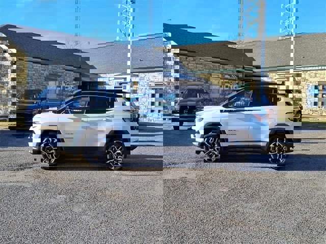 Used 2024 Jeep Compass Limited image 24