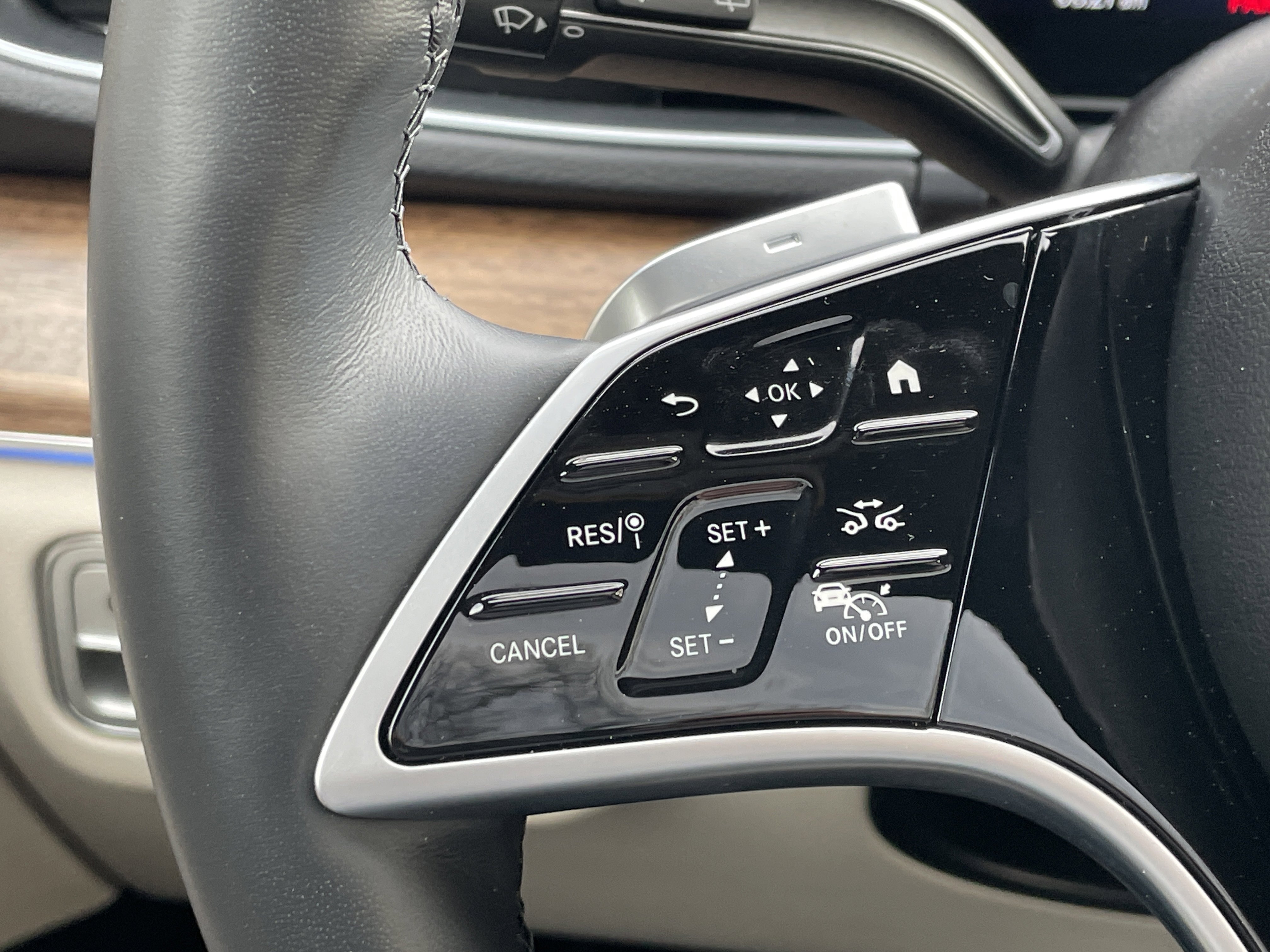 Certified 2025 Mercedes-Benz GLE 450 4MATIC image 26