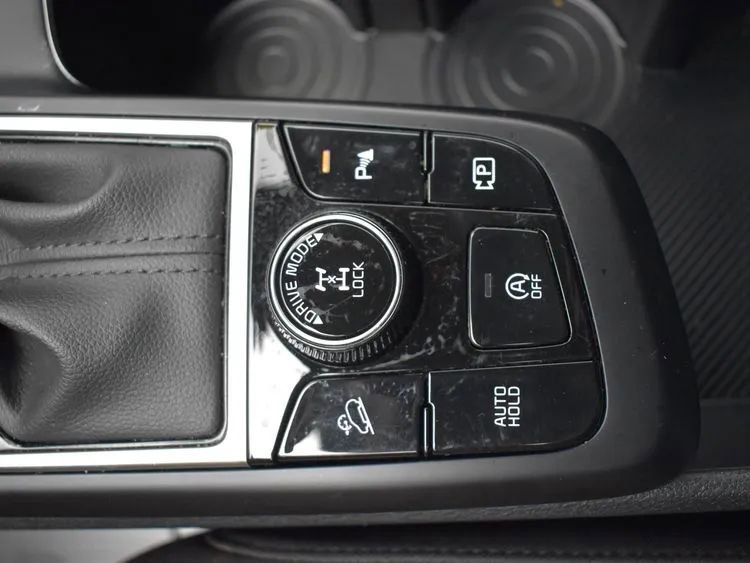 Used 2025 Kia Sportage LX image 33