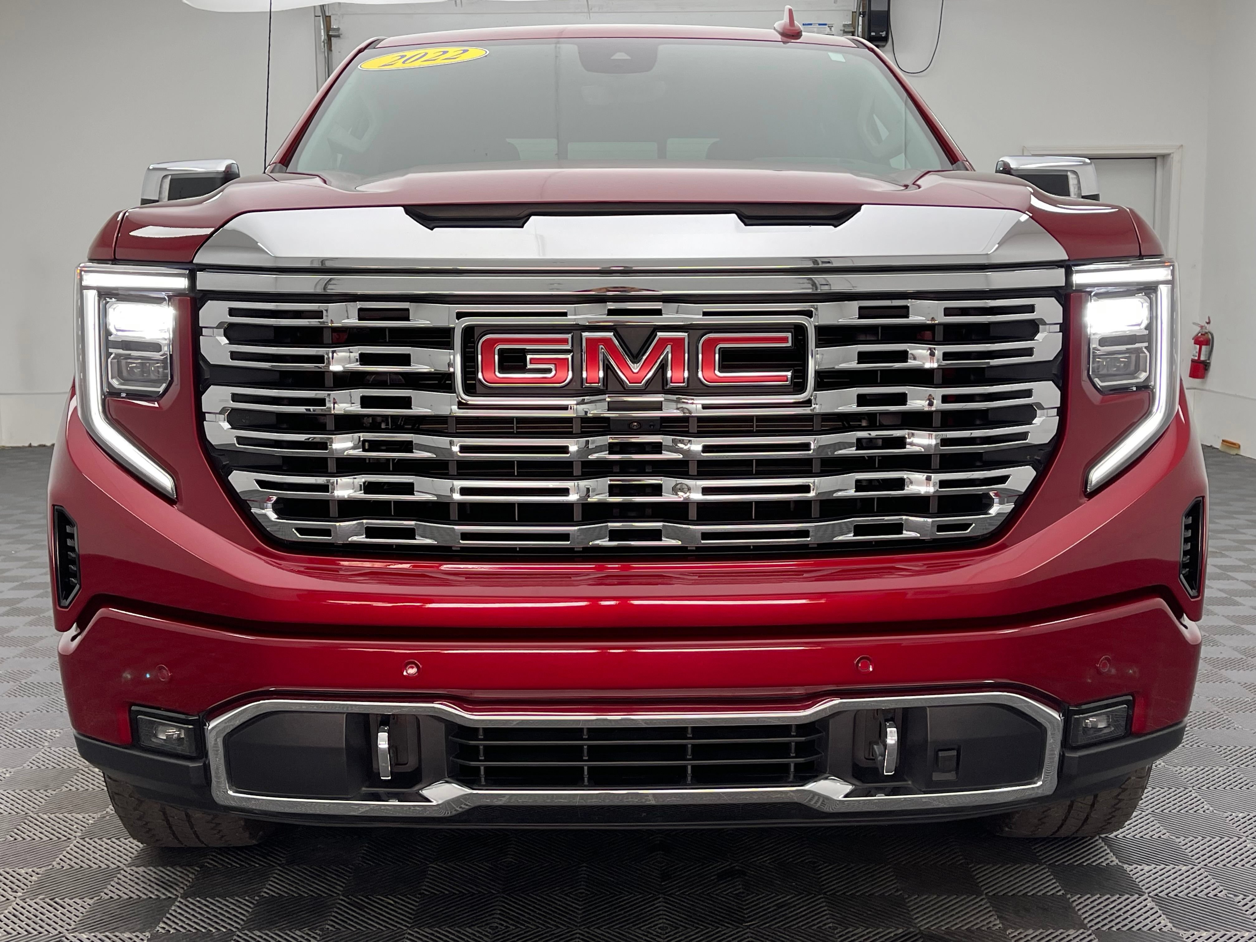 Used 2022 GMC Sierra 1500 Denali w/ Technology Package AWD/4WD image 14