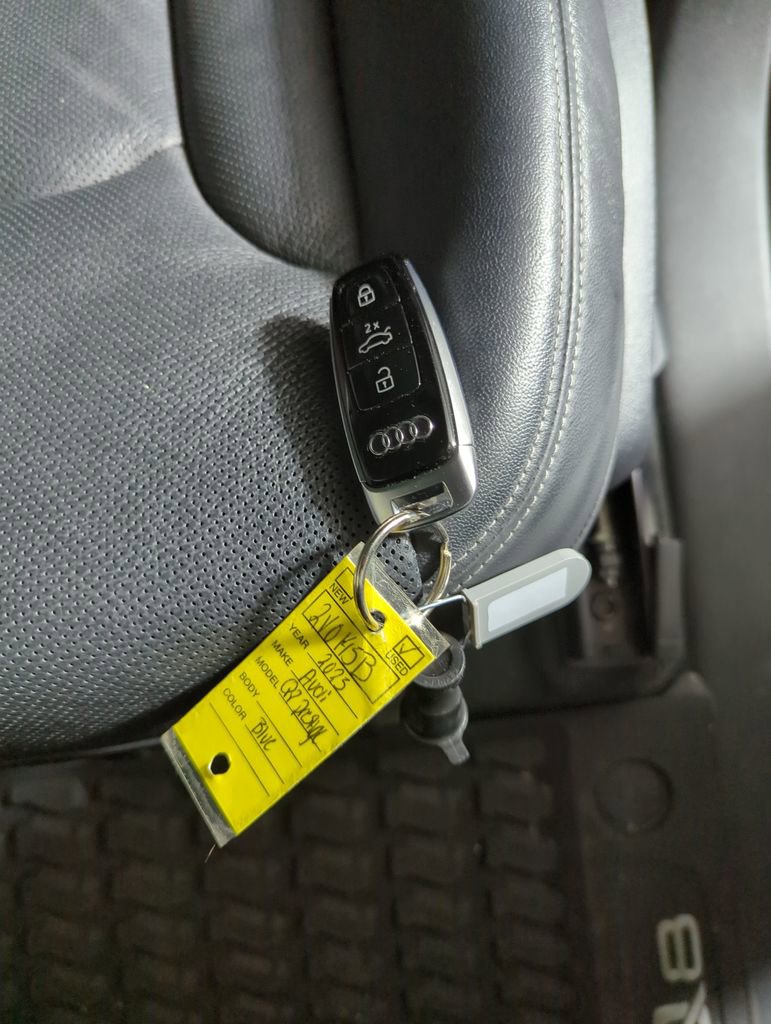 Used 2023 Audi Q8 Prestige w/ Prestige Package image 23