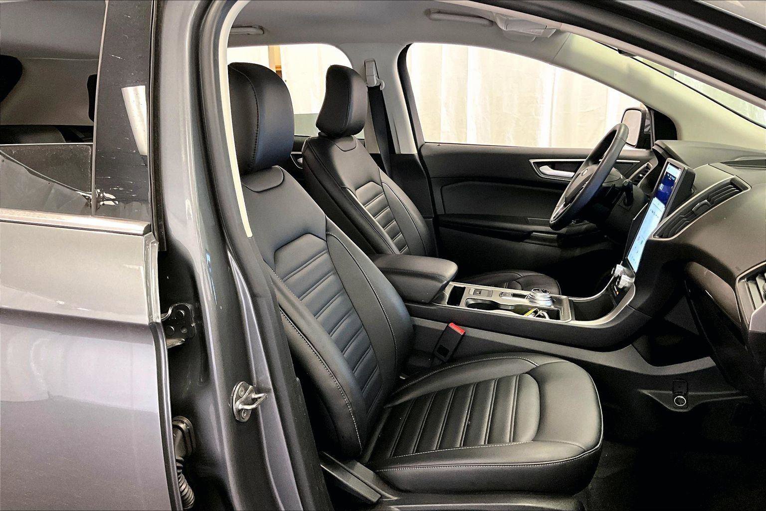 Used 2024 Ford Edge SEL w/ Convenience Package image 7