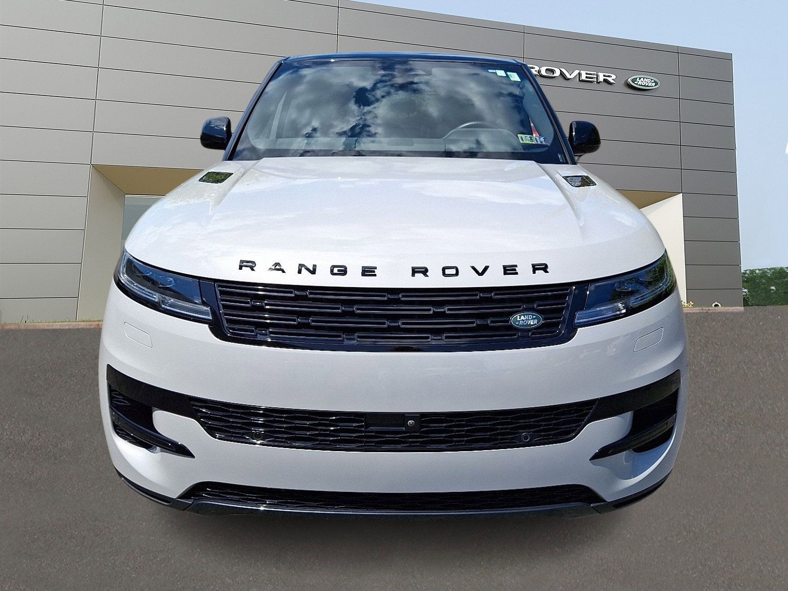Used 2025 Land Rover Range Rover Sport SE image 8