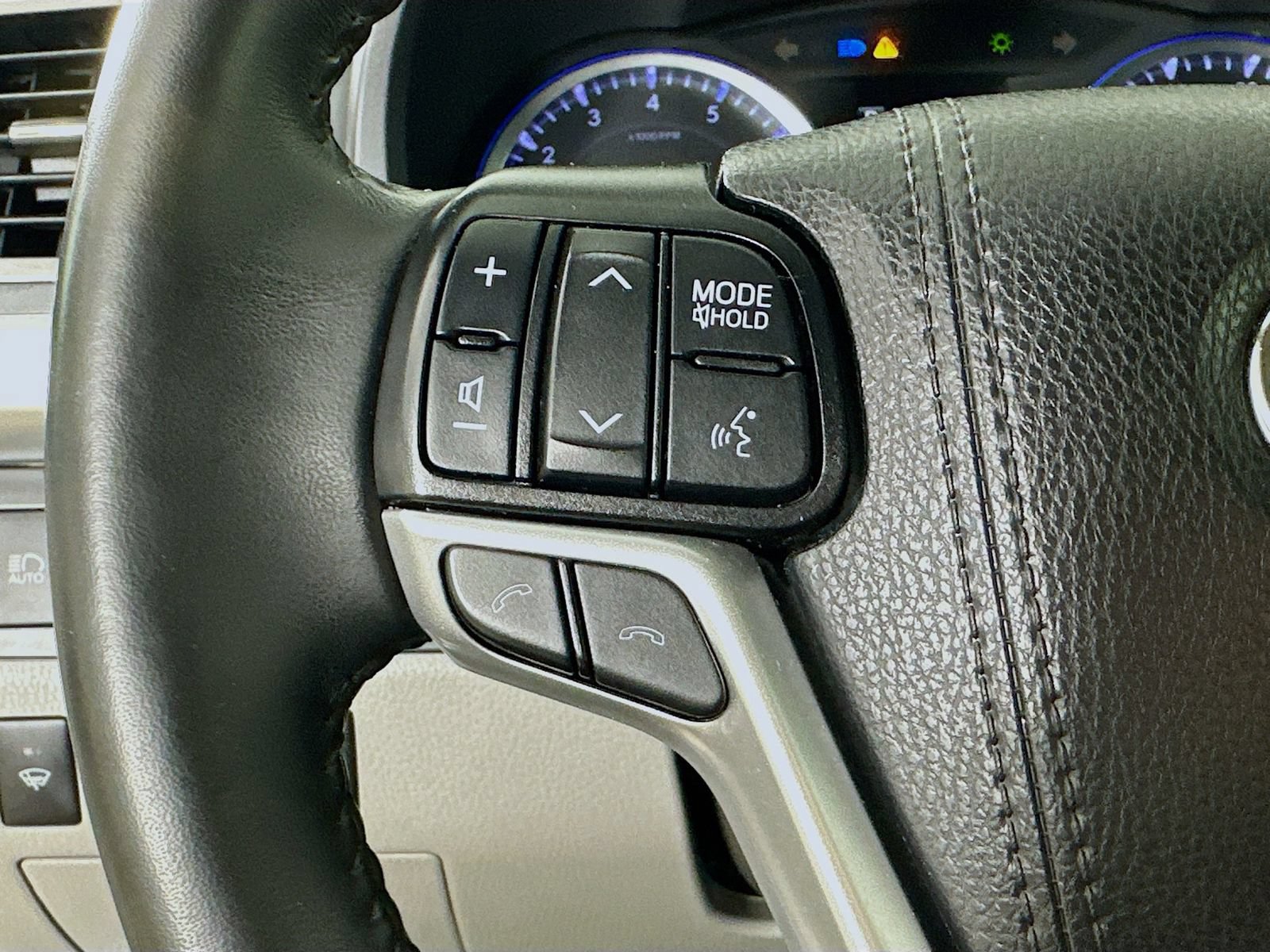 Used 2019 Toyota Highlander XLE AWD/4WD image 18