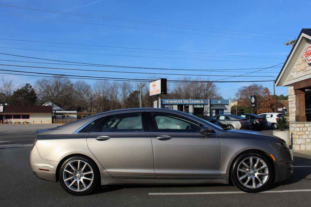 Used 2016 Lincoln MKZ AWD image 4