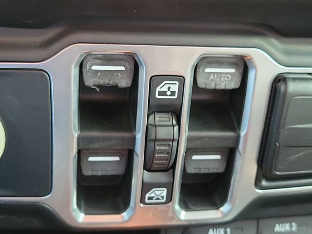 Used 2018 Jeep Wrangler Unlimited Sahara w/ Quick Order Package 24M Moab AWD/4WD image 26